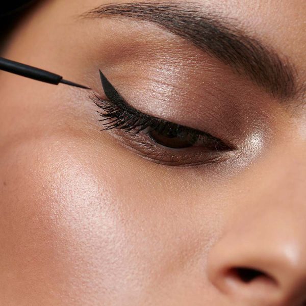 Dr Hauschka Liquid Eyeliner Black-01 4ml - Image 5