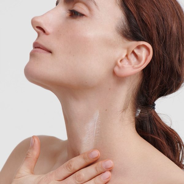 Dr Hauschka Regenerating Neck and Décolleté Cream 40ml - Image 3