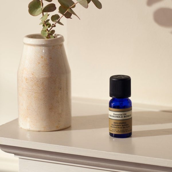 Neals Yard Remedies Chamomile Roman Essential Oil 10ml - Image 2