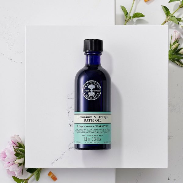 Neals Yard Remedies Geranium & Orange Bath Oil 100ml - Image 2