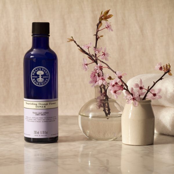 Neals Yard Remedies Nourishing Orange Flower Toner 200ml - Image 2